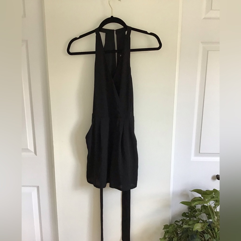 Express black romper with tie waist and pockets - US 2